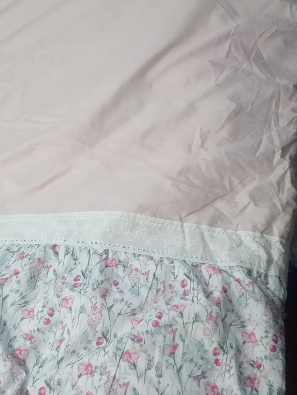 Light Pink Floral Ruffled 8 Piece Queen New In Package $129 Comforter Set